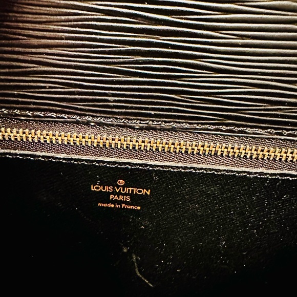 Louis Vuitton Black Leather Epi crossbody or shoulder Bag 💼 - Picture 13 of 15